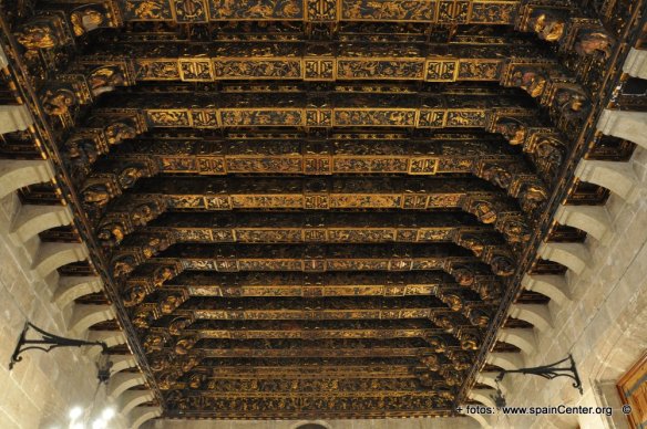 Techo artesonado gótico , de la Lonja de la Seda, patrimonio de la humanidad por la Unesco. Extraída de Spaincenter